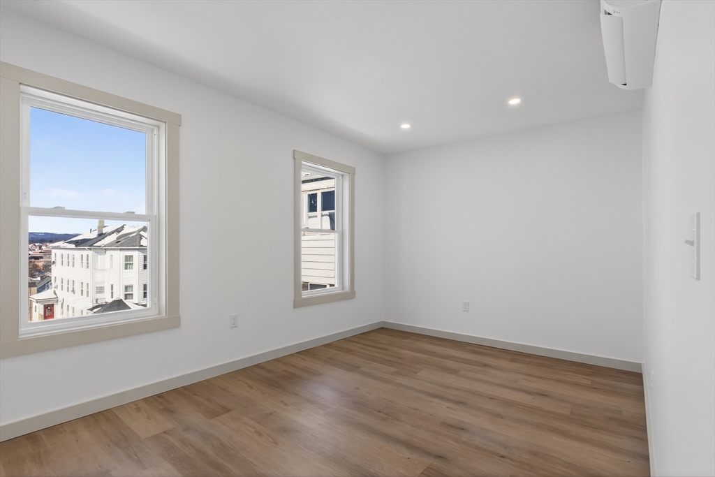 79 Fox St