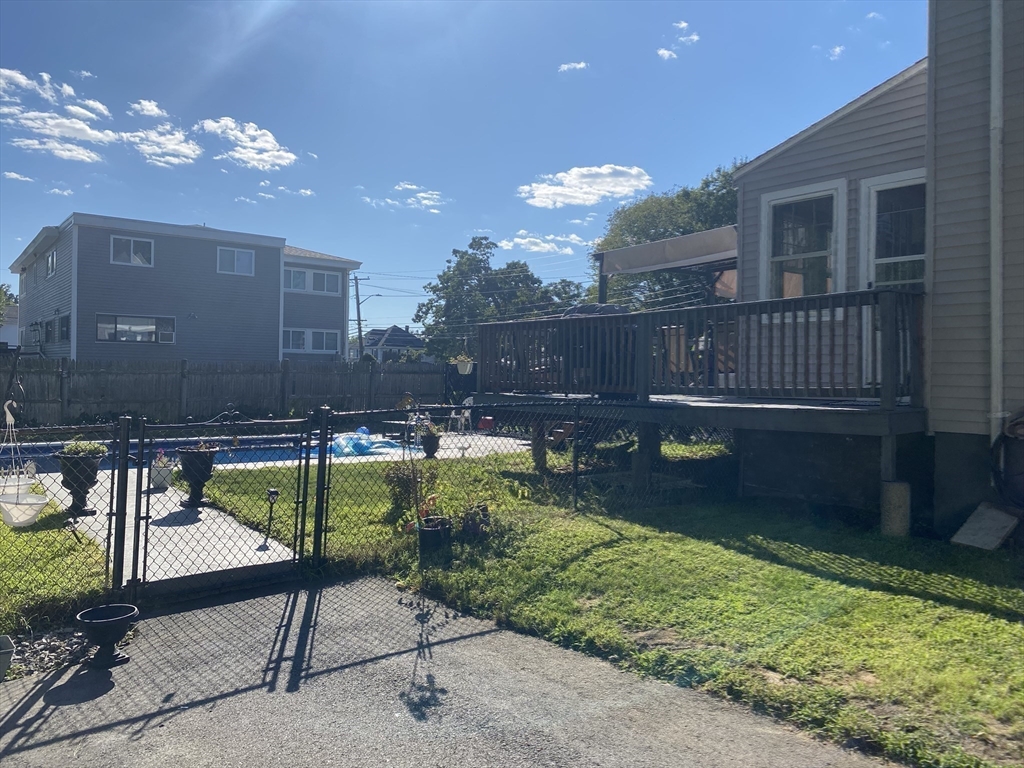90 Lowell Ave