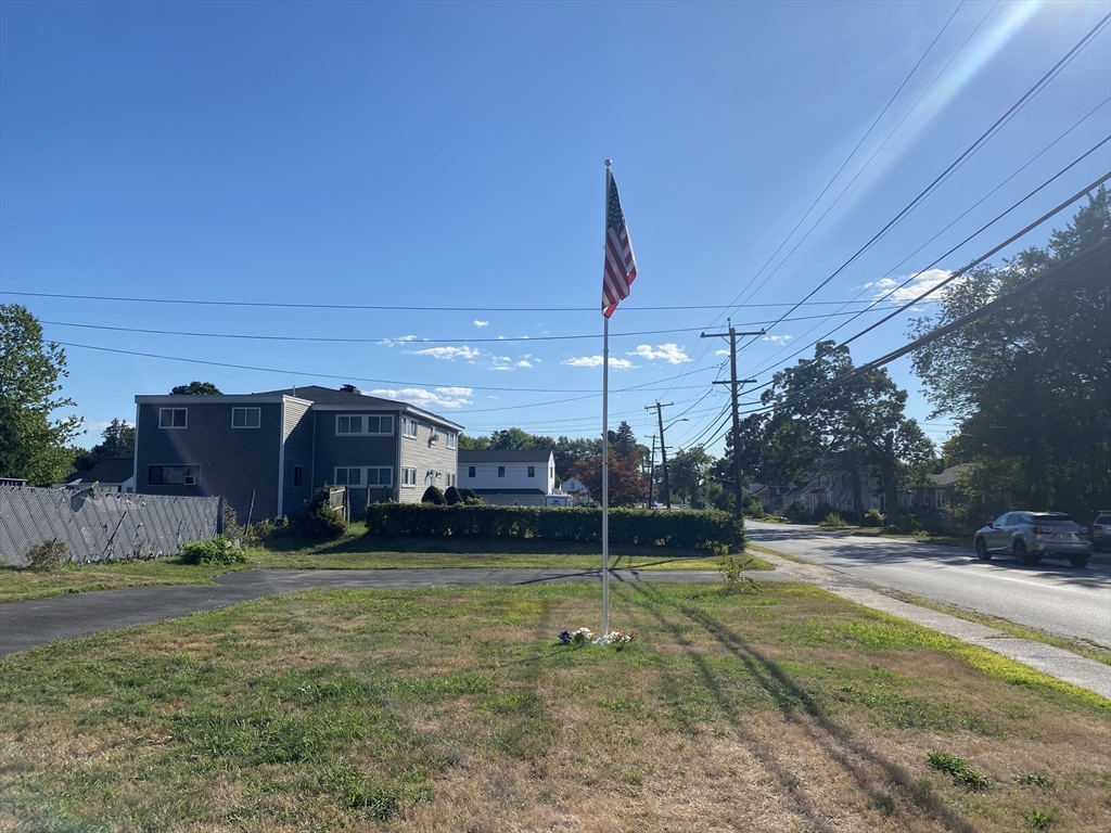 90 Lowell Ave