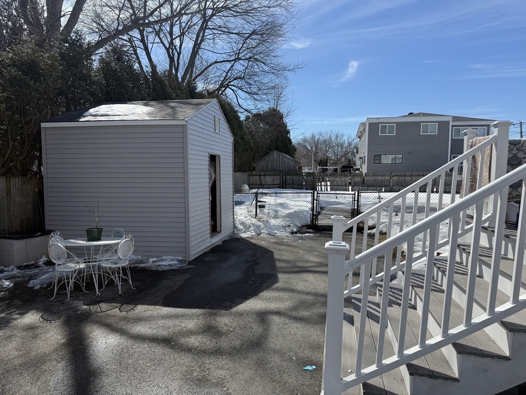 90 Lowell Ave