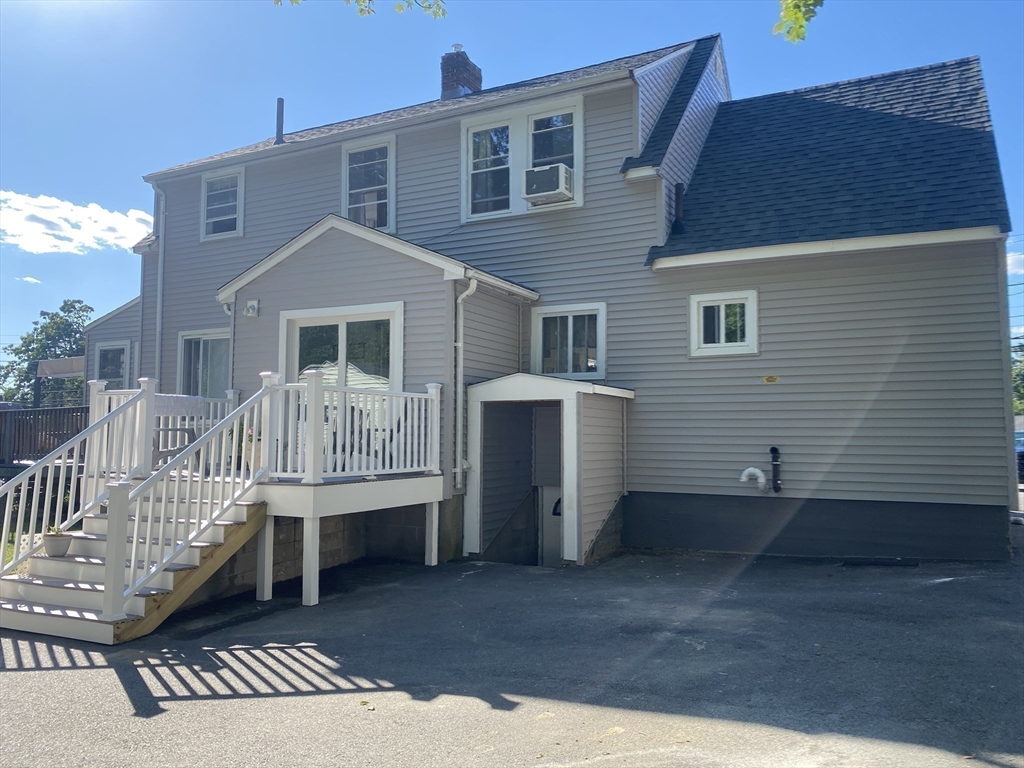 90 Lowell Ave