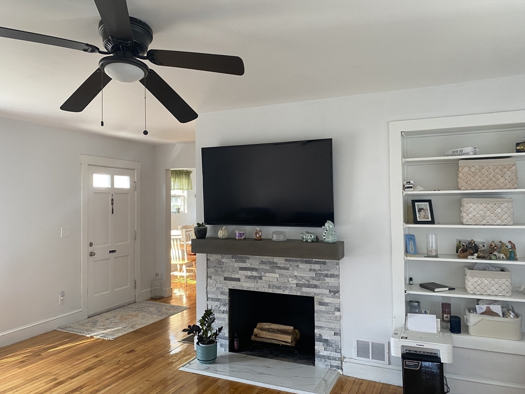 90 Lowell Ave