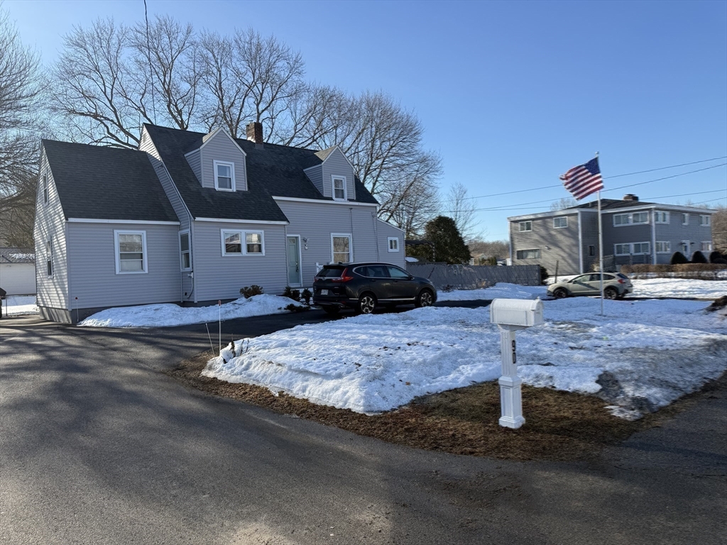 90 Lowell Ave