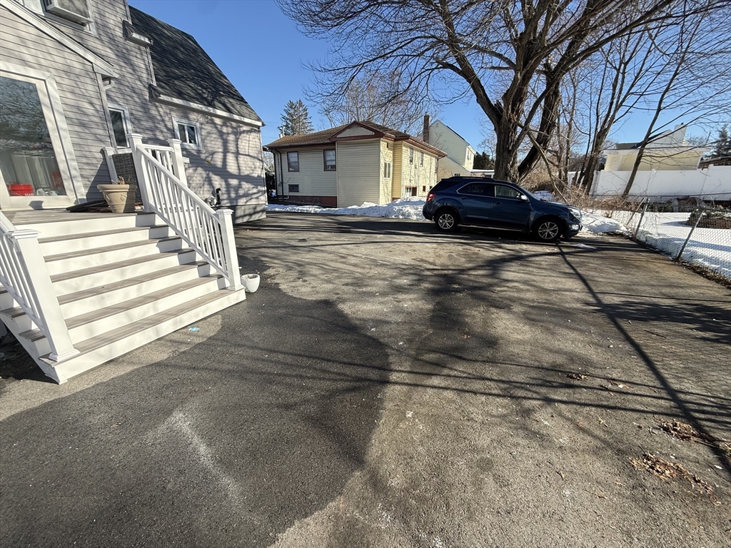 90 Lowell Ave