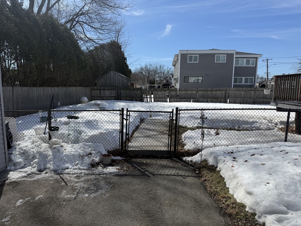 90 Lowell Ave