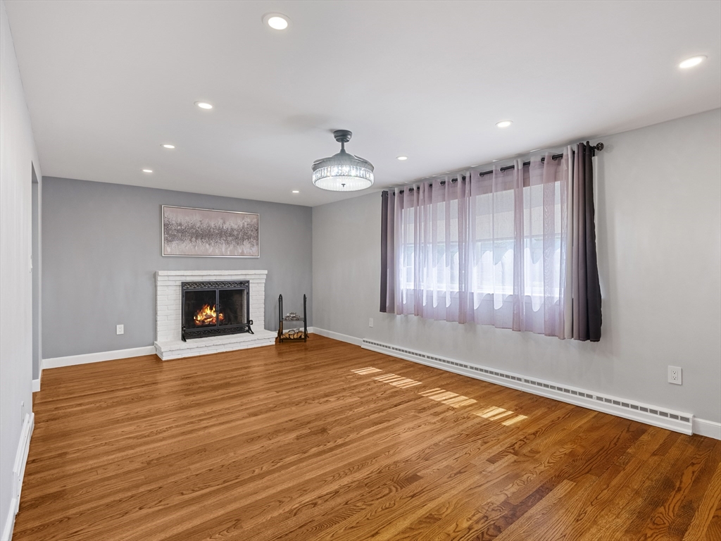 7 Fabens St