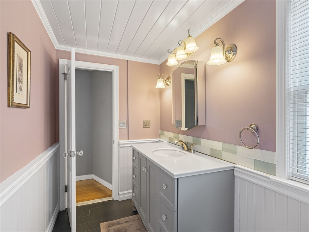 7 Fabens St
