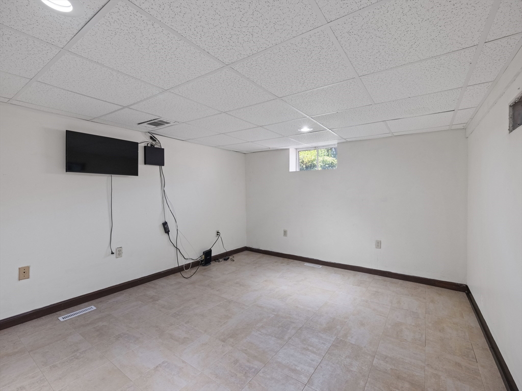 7 Fabens St