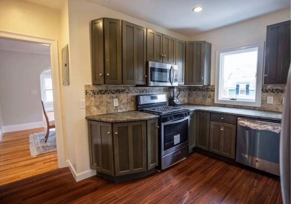 21 Webster St # 2