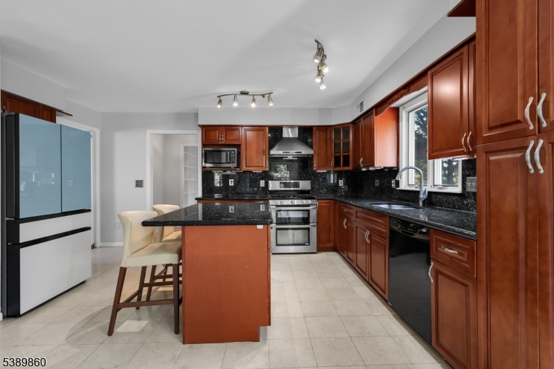 135 Woods End Dr