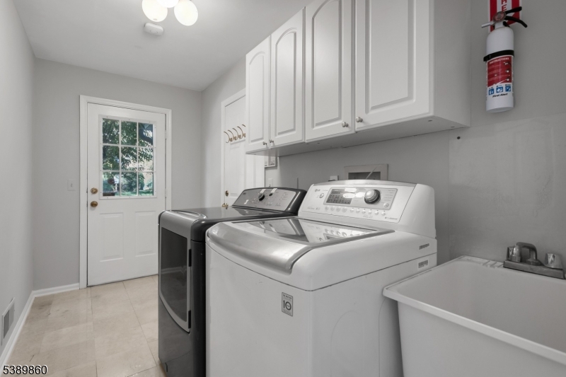 135 Woods End Dr