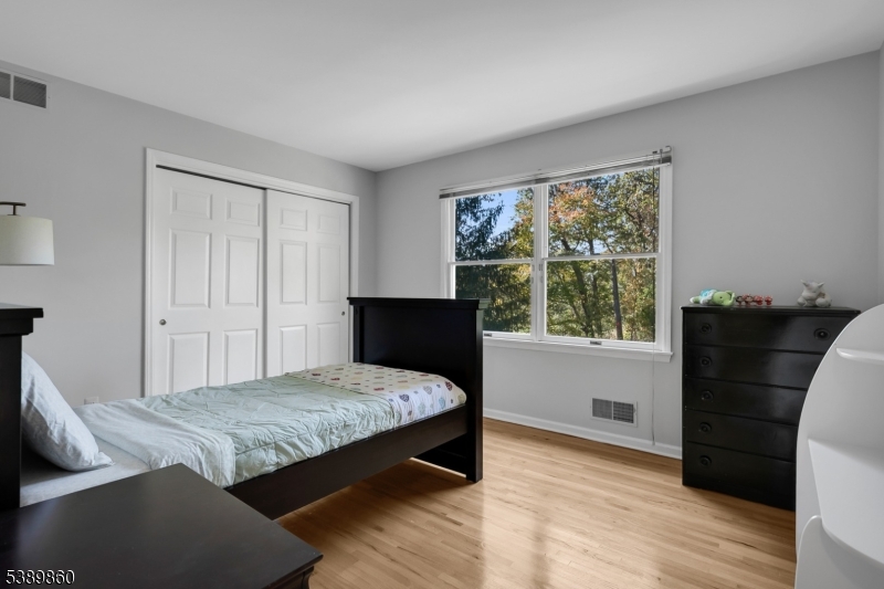 135 Woods End Dr