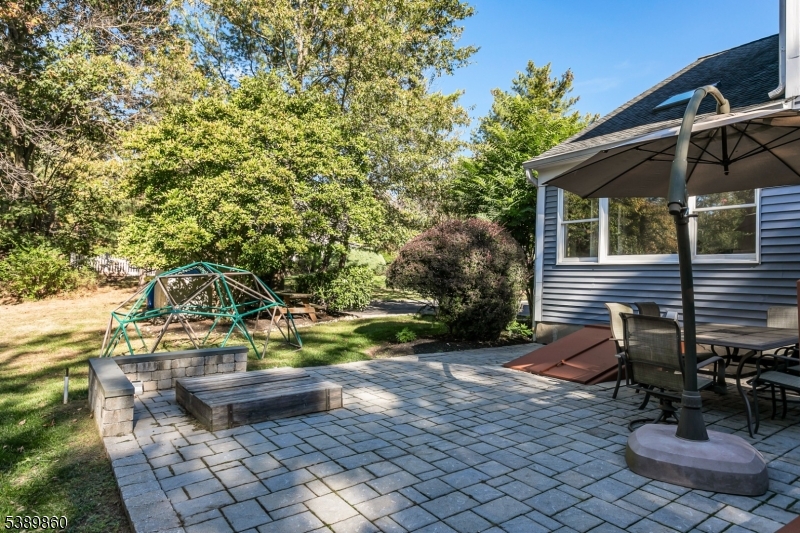 135 Woods End Dr