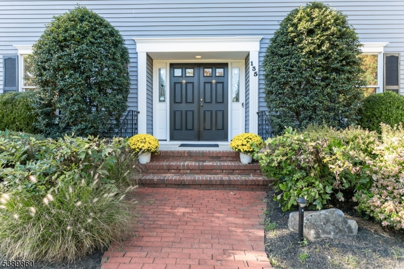 135 Woods End Dr