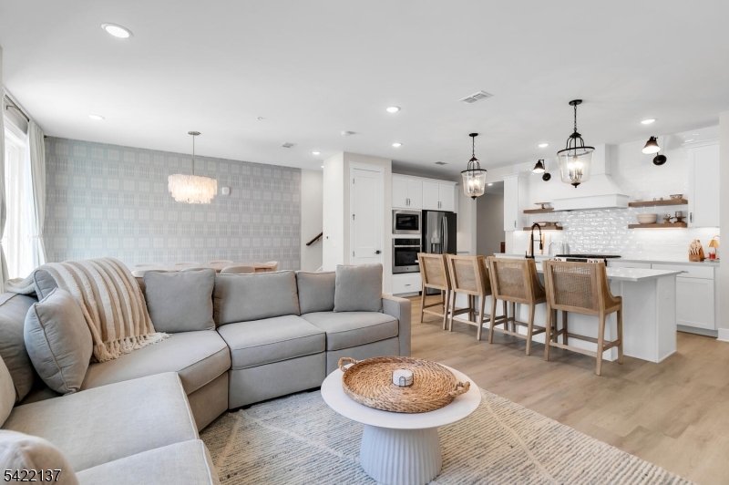 103 Honeysuckle Ln 815