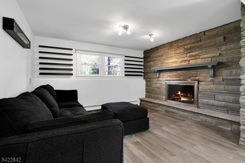 36 Coppergate Dr