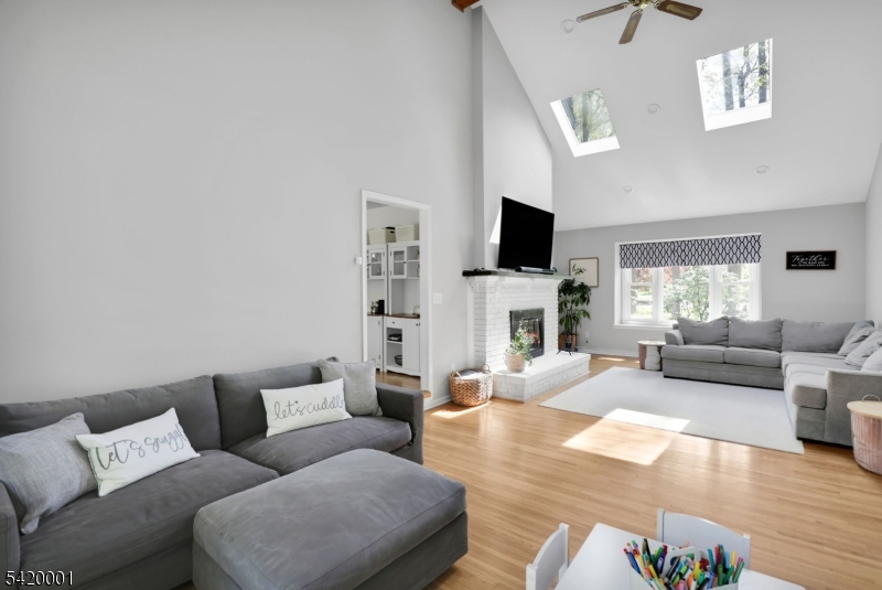 16 Lenape Ct