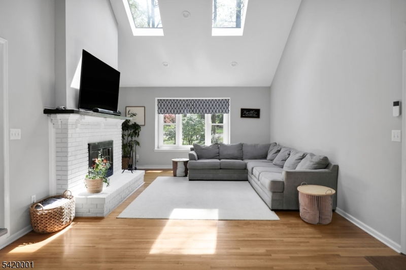 16 Lenape Ct