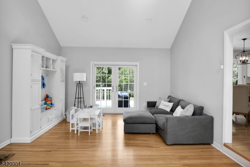 16 Lenape Ct