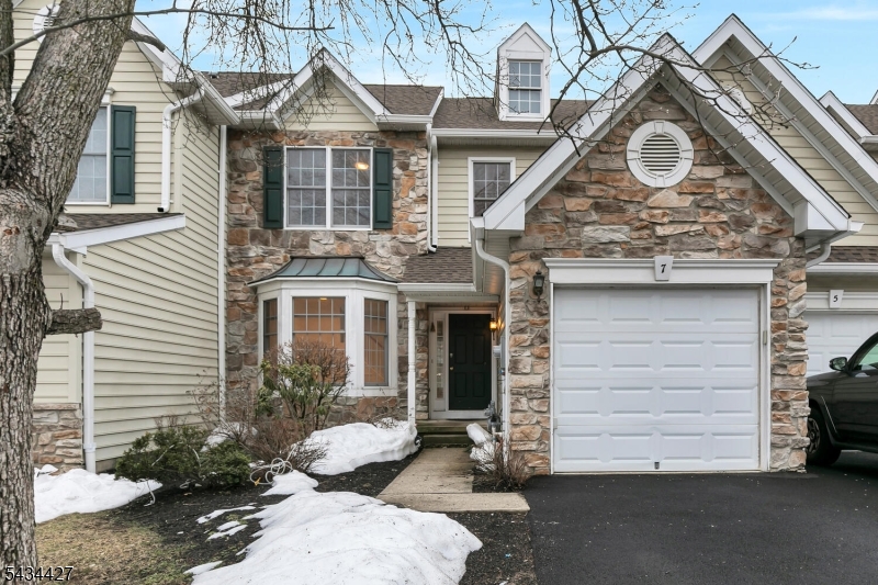 7 Patriot Hill Dr