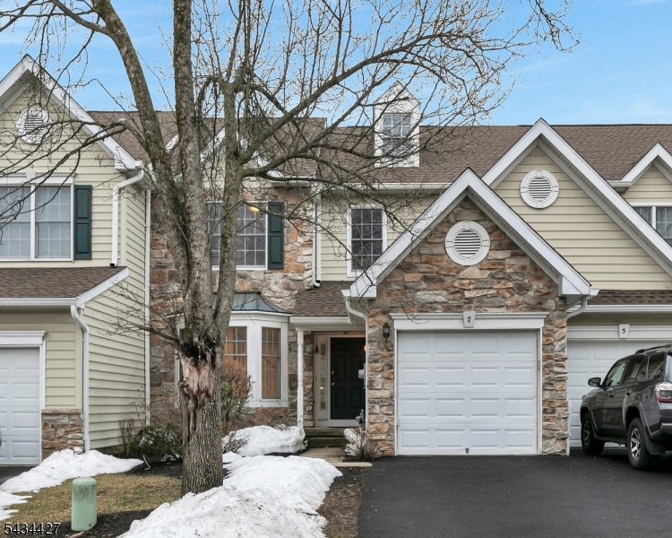 7 Patriot Hill Dr