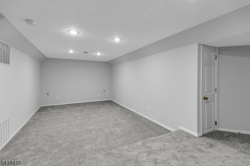 7 Patriot Hill Dr