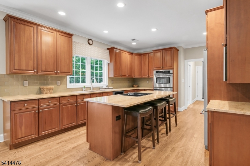 33 Saint Nickolas Way