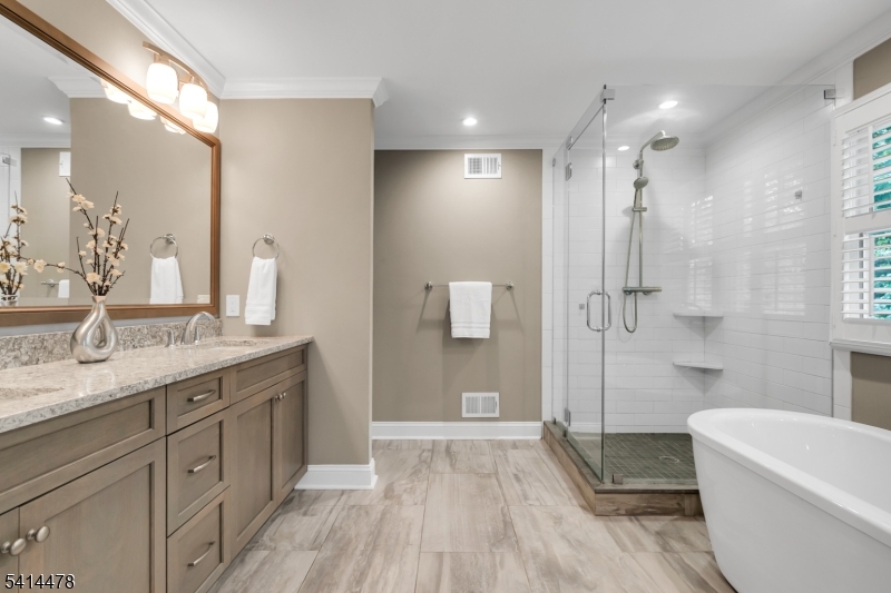 33 Saint Nickolas Way