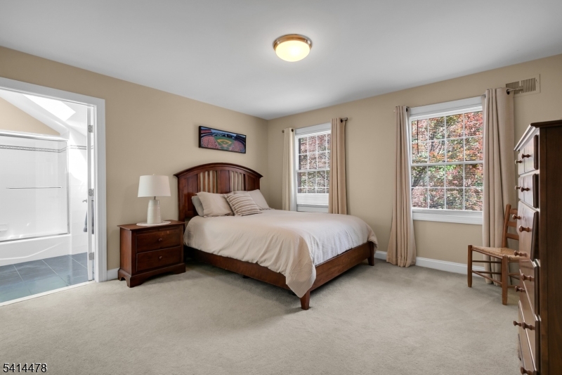 33 Saint Nickolas Way