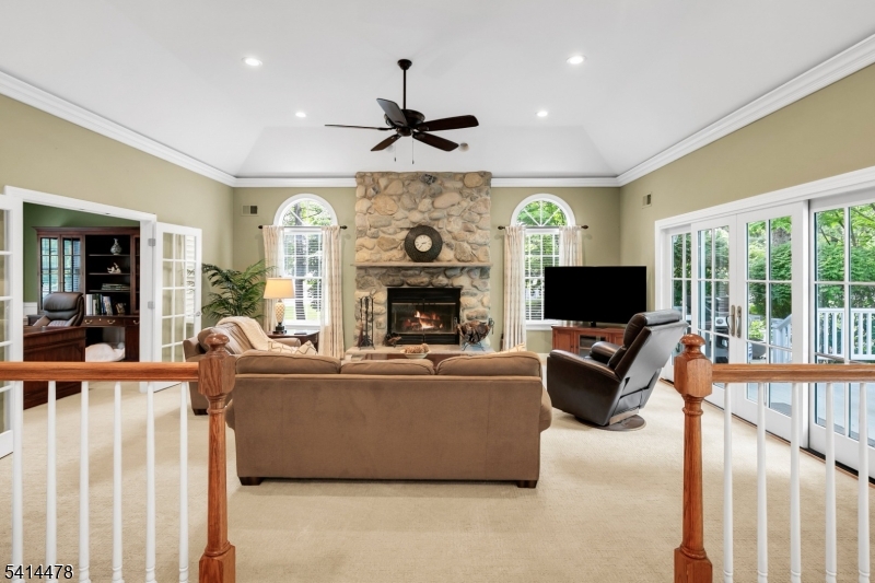 33 Saint Nickolas Way