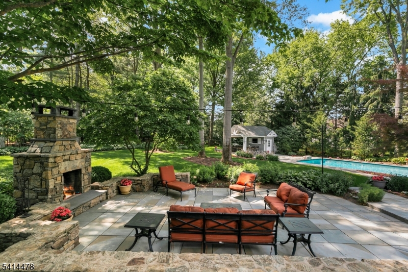 33 Saint Nickolas Way