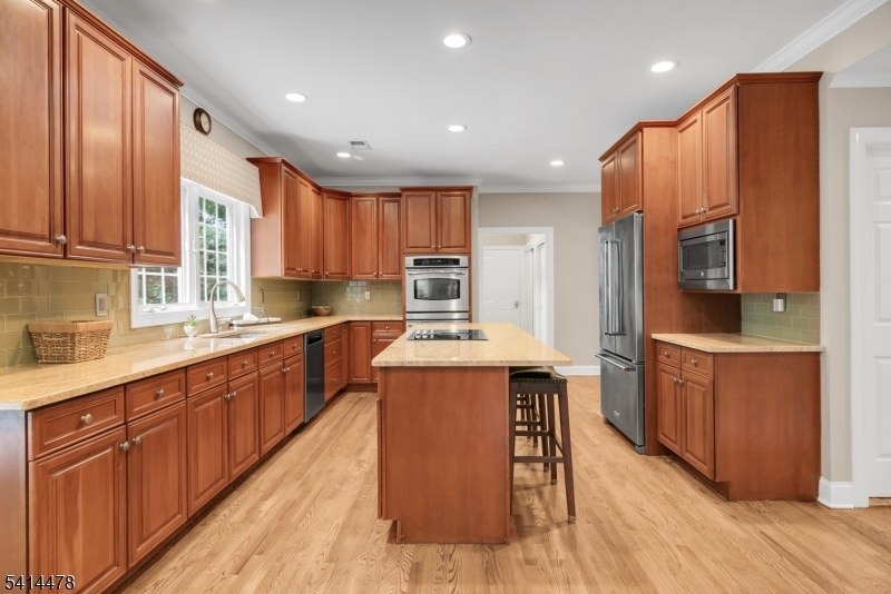 33 Saint Nickolas Way