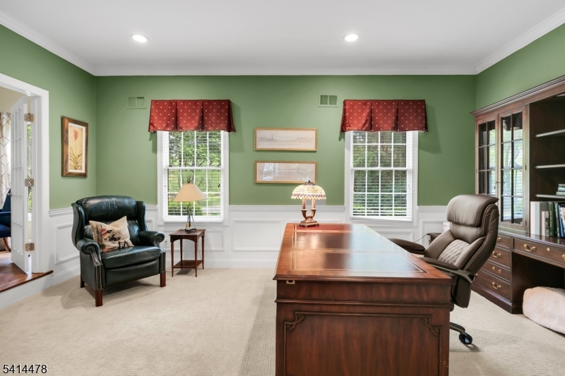 33 Saint Nickolas Way