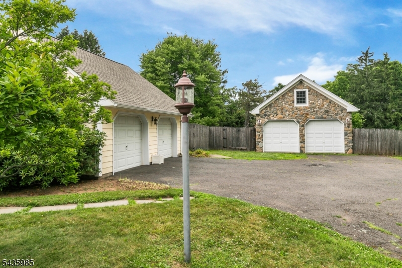 1265 Mount Airy Rd