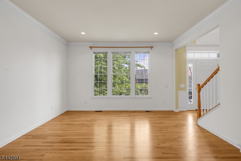 16 Bedford Dr