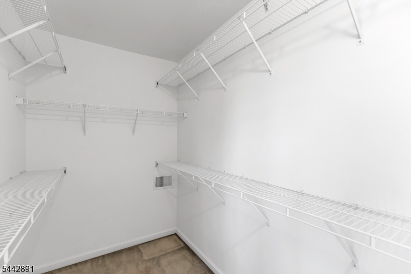 16 Bedford Dr