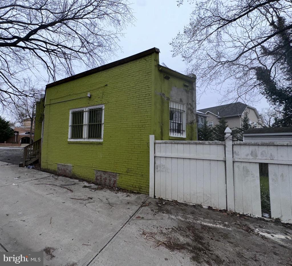 2409 FRANKLIN STREET NE