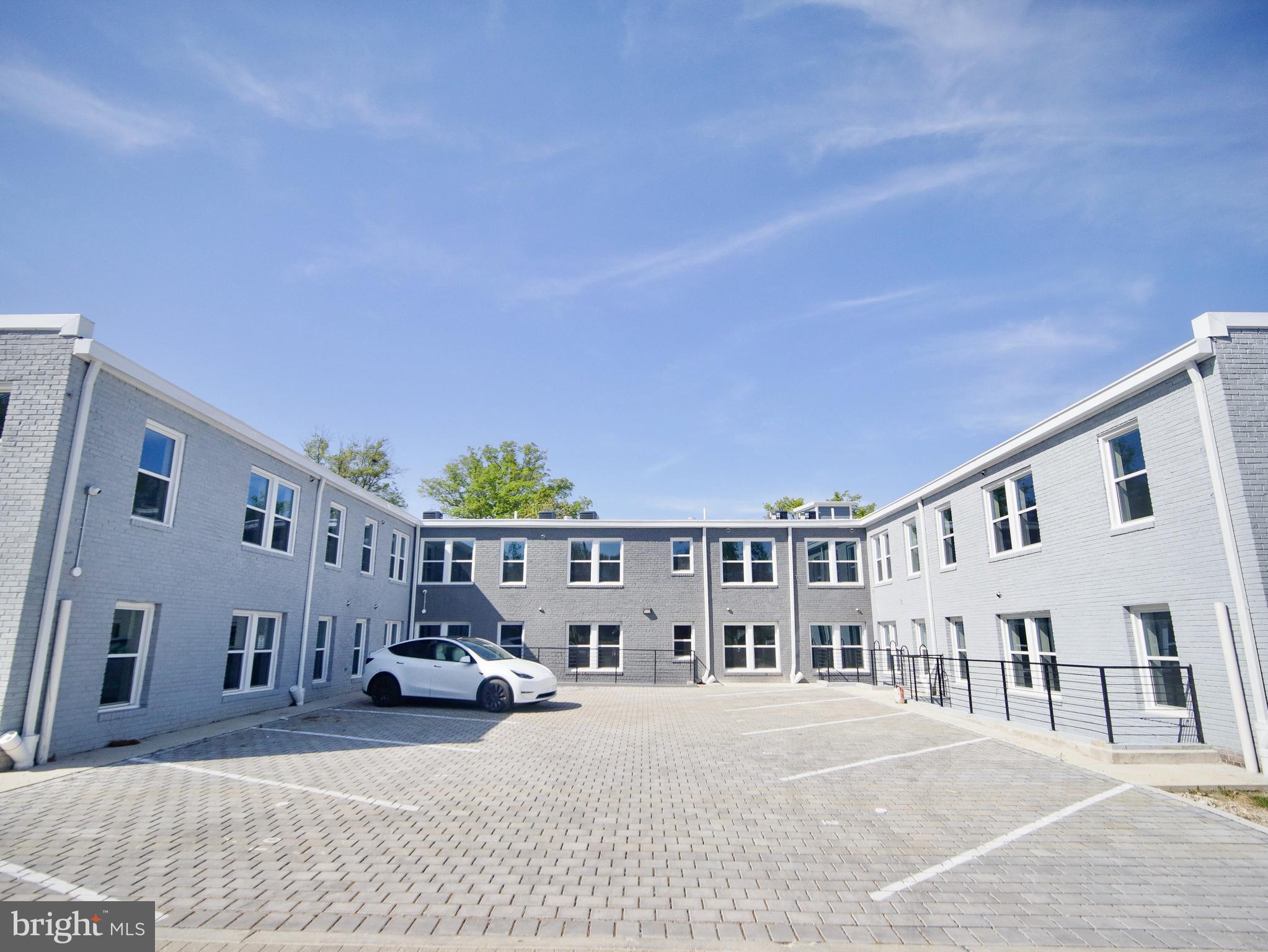 220 HAMILTON STREET NW C02