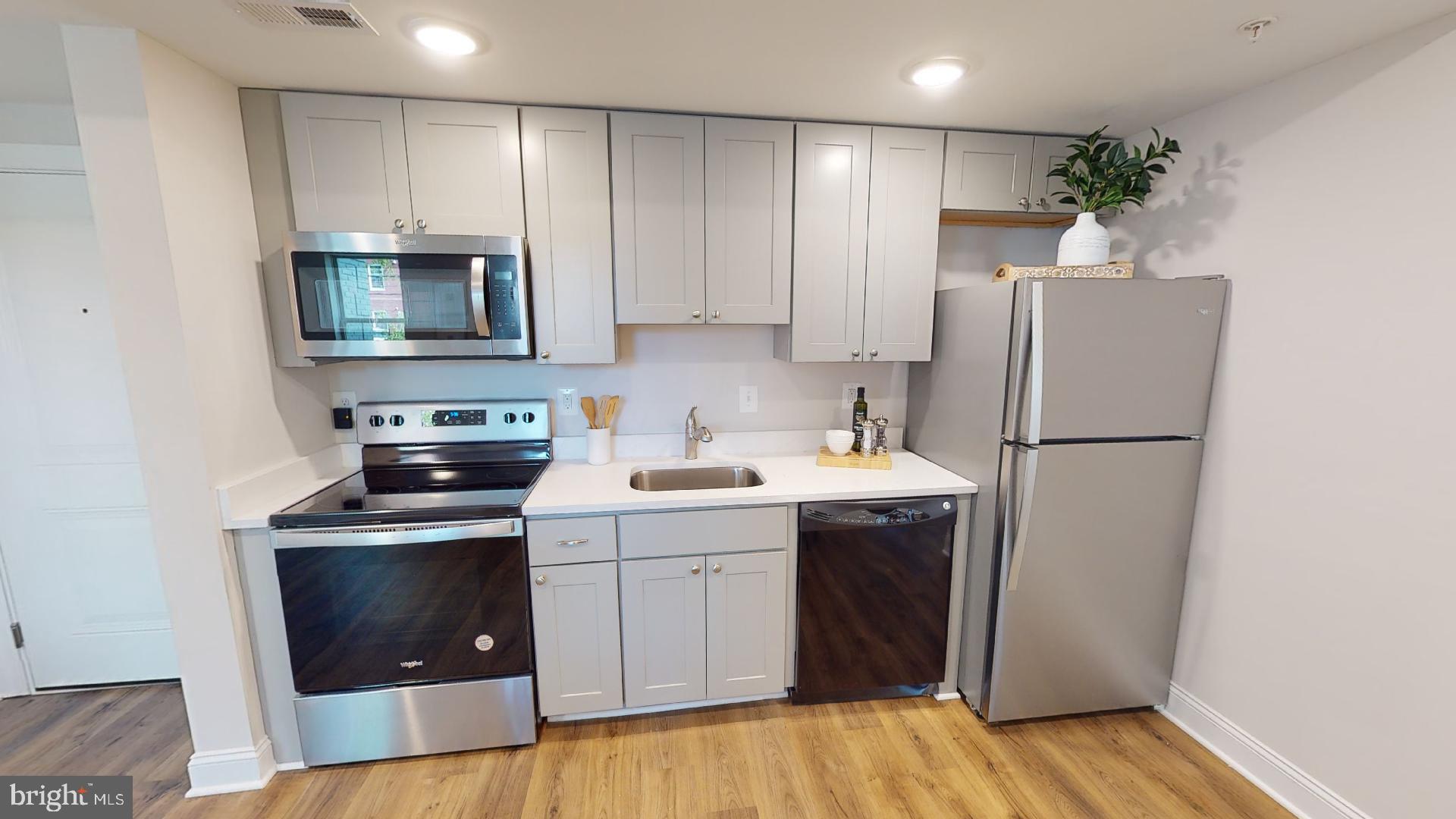 220 HAMILTON STREET NW C02