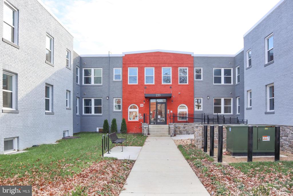220 HAMILTON STREET NW C02
