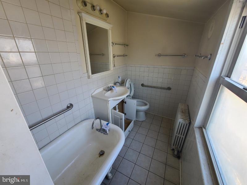 1040 EVARTS STREET NE