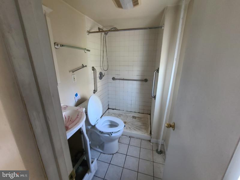 1040 EVARTS STREET NE