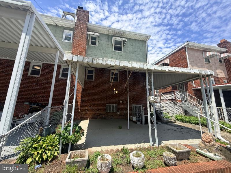 125 48TH PLACE NE