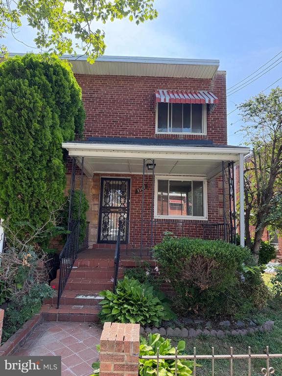 5907 8TH STREET NE