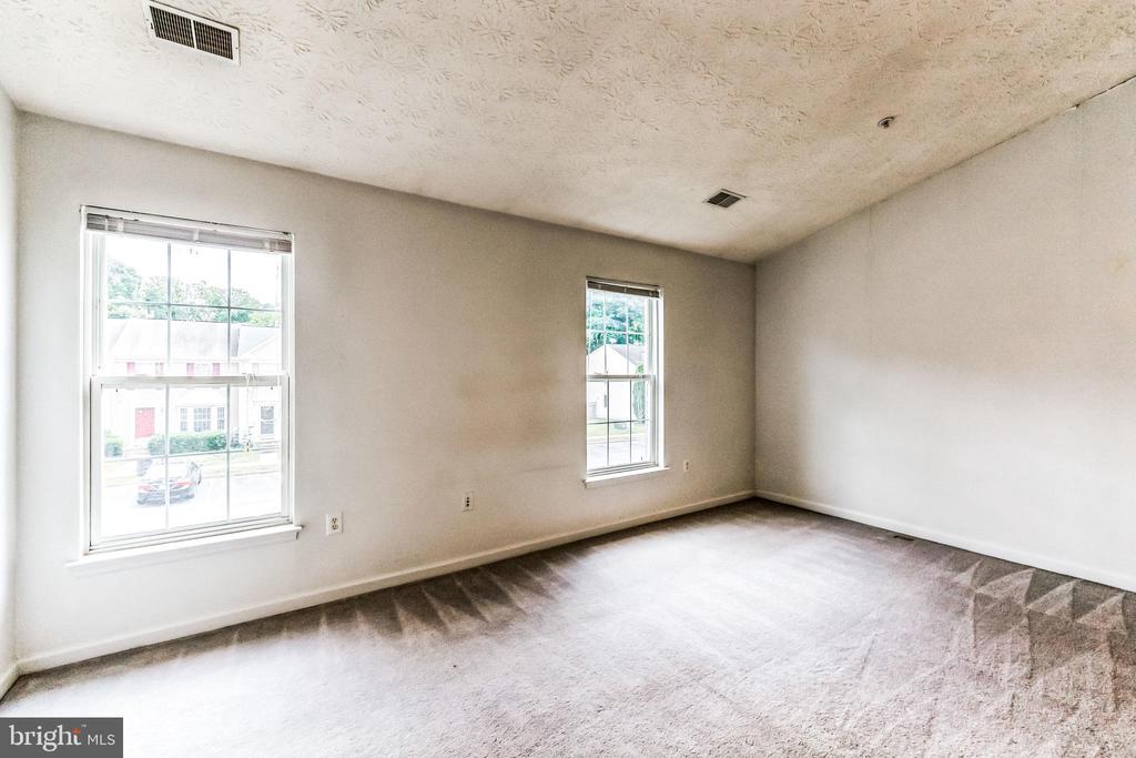 1716 BARNWOOD COURT
