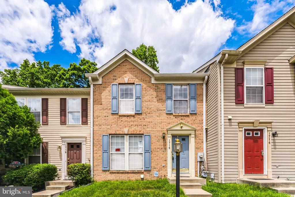 1716 BARNWOOD COURT