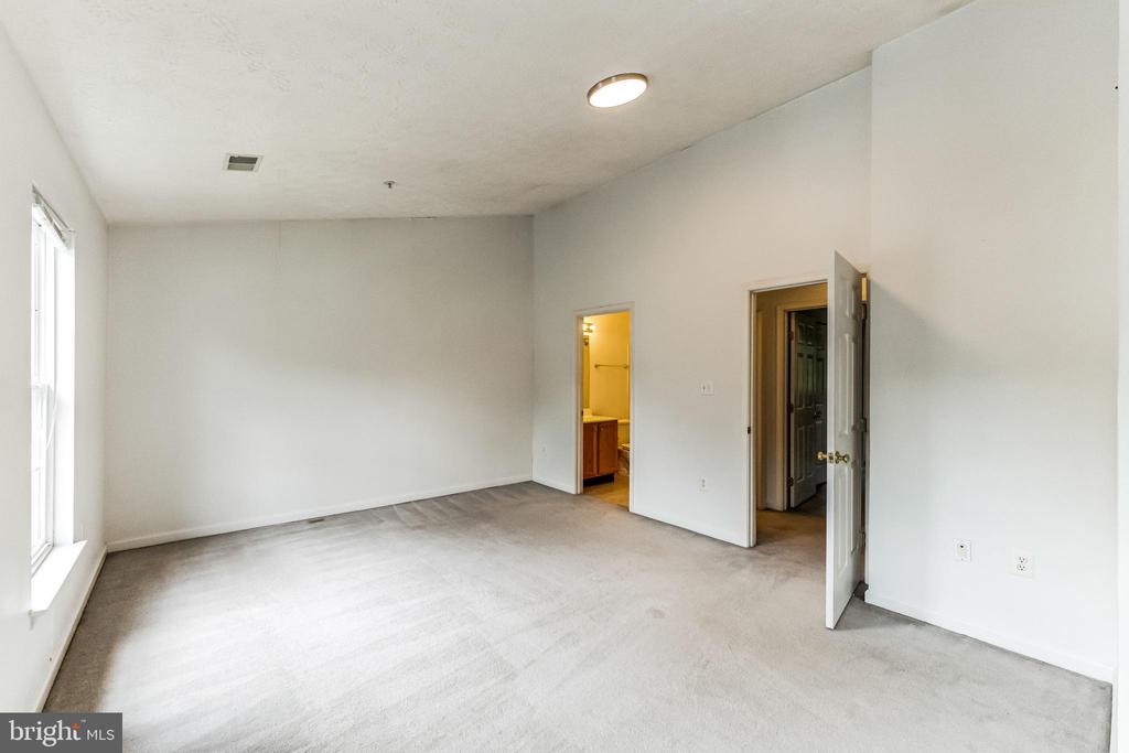 1716 BARNWOOD COURT
