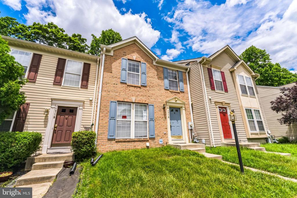 1716 BARNWOOD COURT