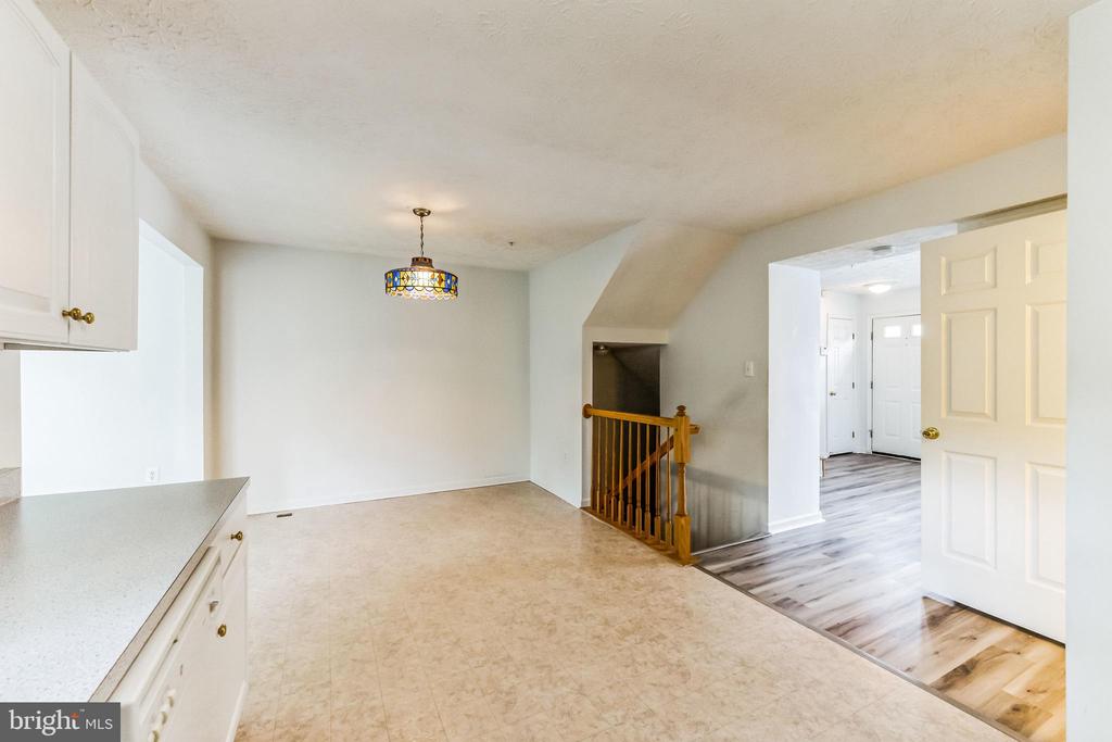 1716 BARNWOOD COURT