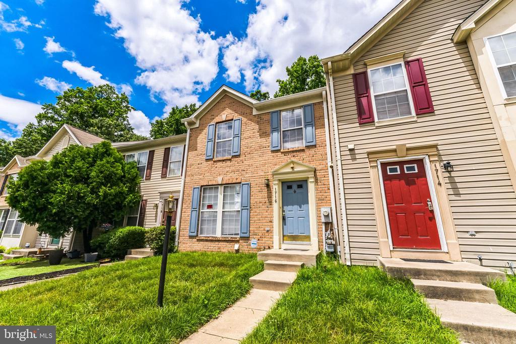 1716 BARNWOOD COURT